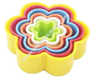 Baker's Cutlery® - 5 Pc Flower Shape Cookie Cutter